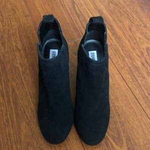 Steve Madden cut out boots/ booties size 5